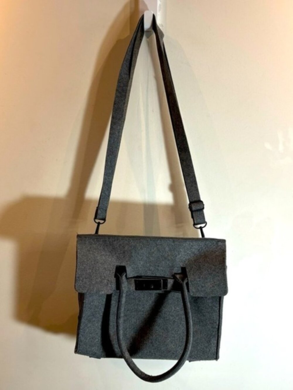 HANDBAG CROSSBODY Made of Felt with A Metal Clasp Birkin Style No Brand NWOT